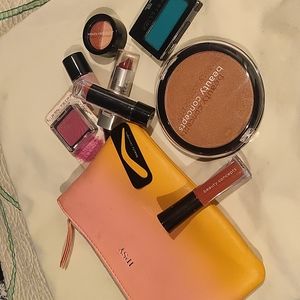IPSY Bag w/ 10 Items of make-up